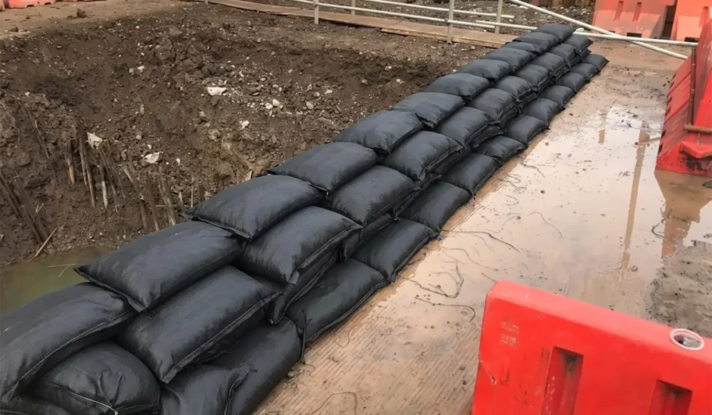 Penyelamatan Kritis Area Galian dengan 500 Pcs Geobag PP 250gr