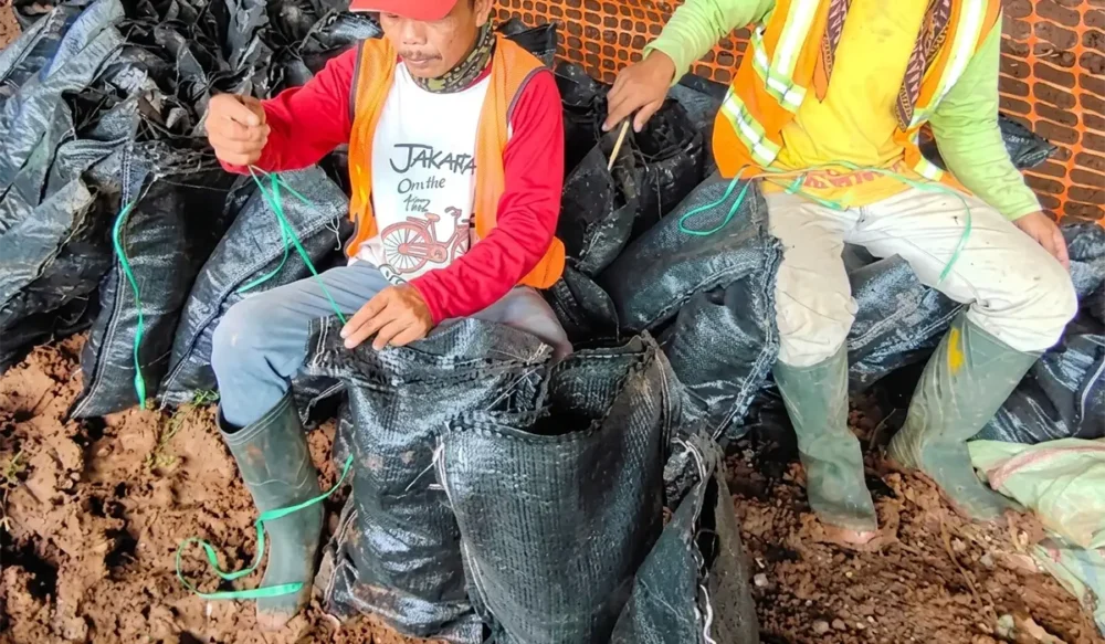 Penyelamatan Kritis Area Galian dengan 500 Pcs Geobag PP 250gr