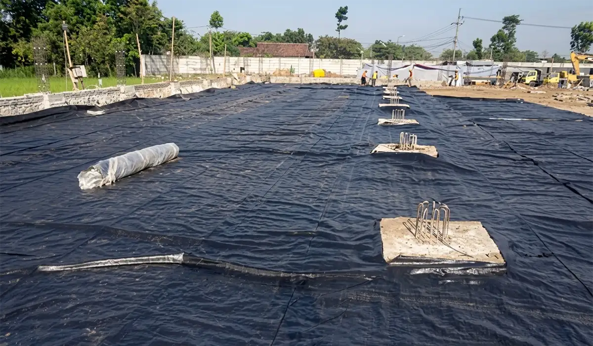 Woven Geotextile for a Settlement-Free Warehouse in Jember
