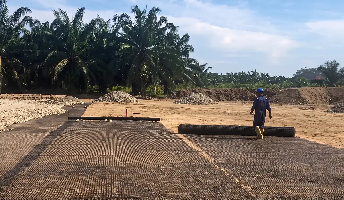 Geogrid Drilling Pad on Soft Soil in Sumatra