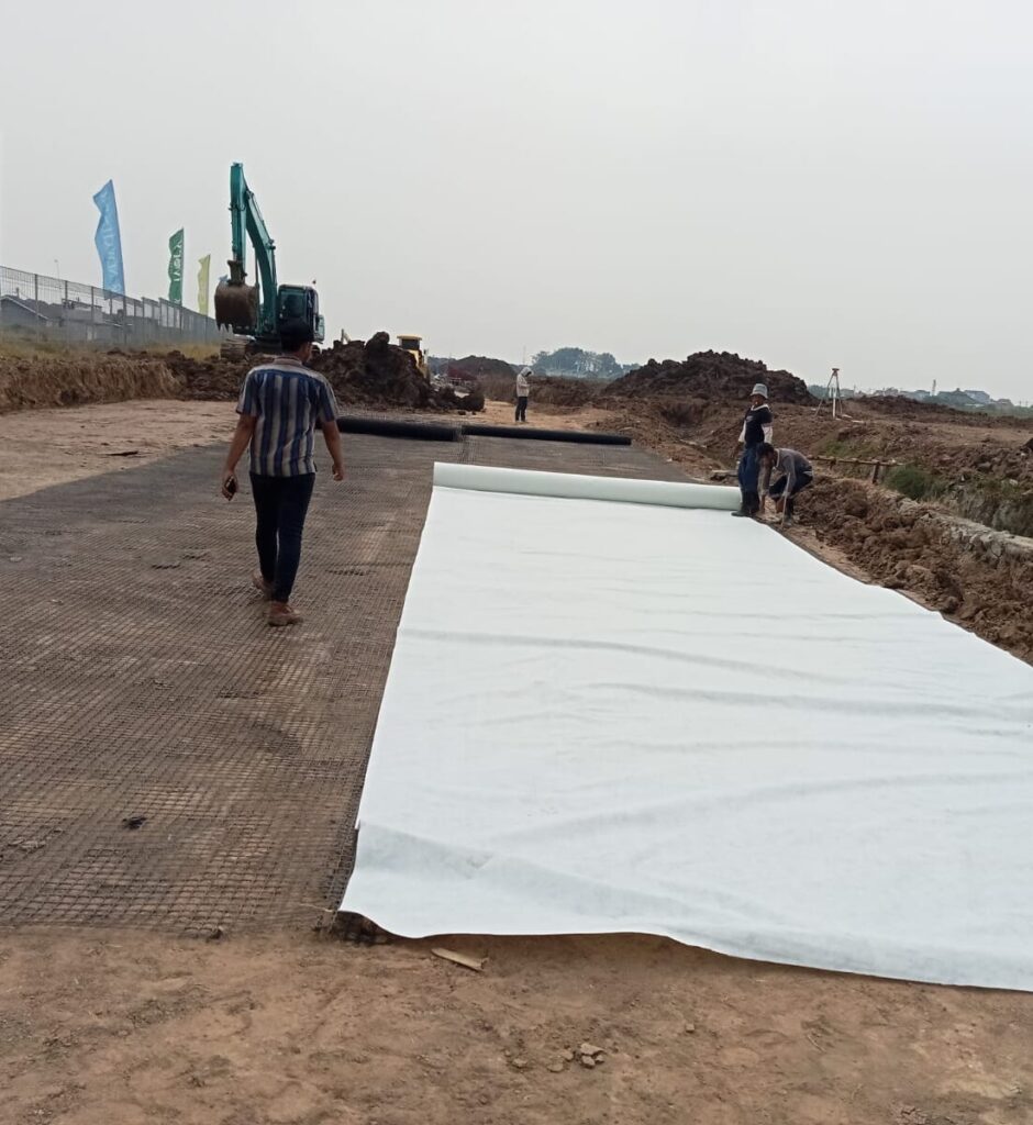 Highway Reinforcement with Geogrid and Geotextile