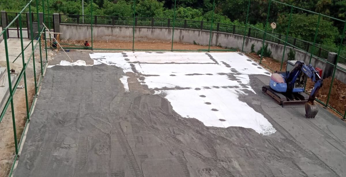 Perkuatan Lahan Lapangan Bola Menggunakan Geotextile Nonwoven