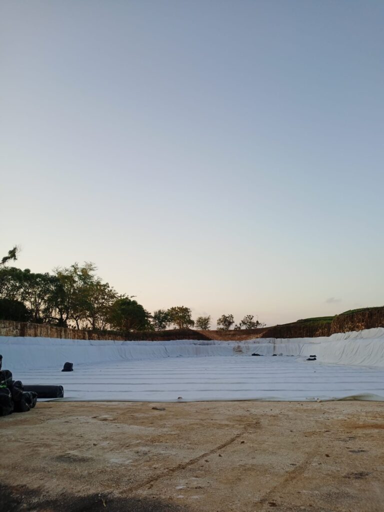 perkuatan kolam dengan geotextile dan geomembran