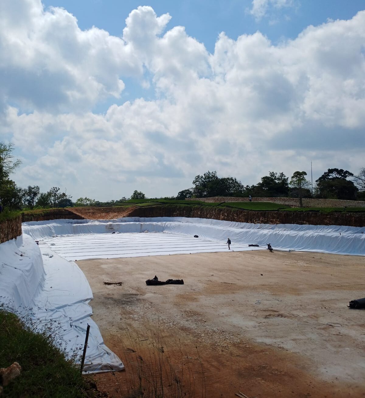 Perkuat Kolam Golf Di Bali dengan Lapisan Geotextile dan Geomembrane
