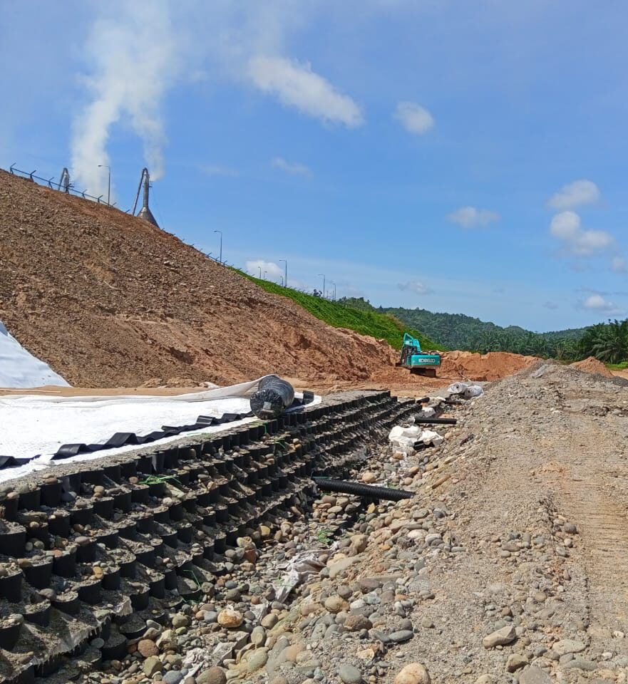Slope Retaining Wall with Virocell