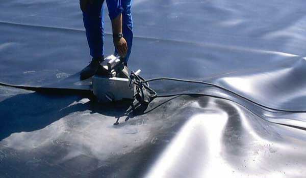 pemasangan geomembran