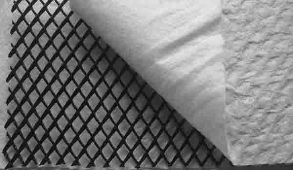 geonet atau geocomposite sebagai sistem drainase yang baik di dasar tumpukan