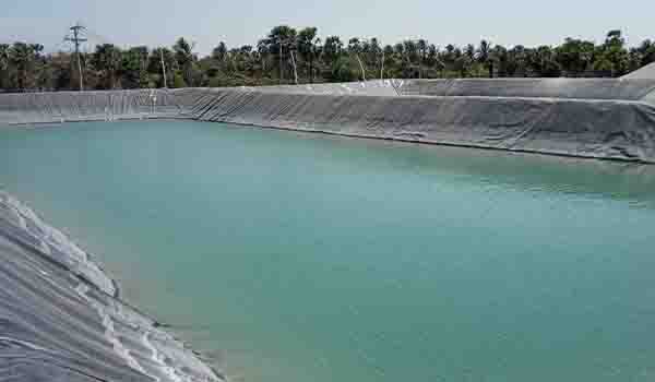 Bentuk kolam yang idel untuk tambak udang dengan menggunakan geomembrane sebagai lapisan dasar kolam