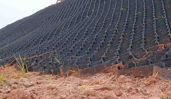 Geocell sebagai pengendalian lereng curam