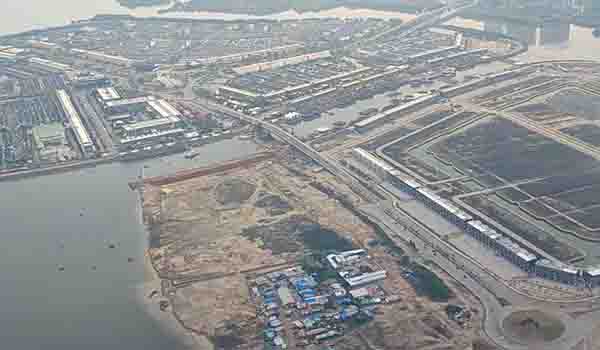 Pulau reklamasi yang terlihat dari atas pesawat