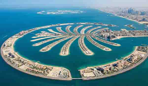 Pulau reklamasi palm jumeirah yang berada di dubai dan terlihat dari atas