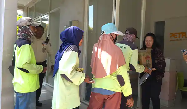 Petra Nusa Elshada berbagi hampers sebagai wujud CSR