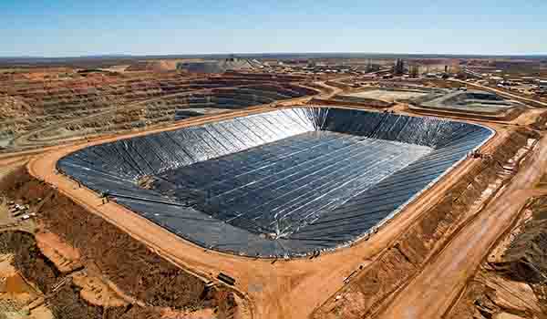 Geomembran dipasang di sektor pertambangan